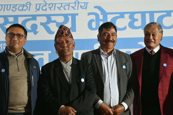 कांग्रेसको कारबाही भोगेको पूर्व मन्त्री खड्का रास्वपा प्रवेश